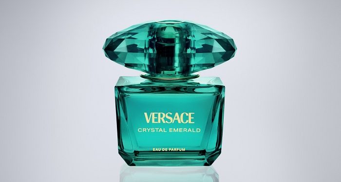 VERSACE CRYSTAL EMERALD: Vệt hương mê hoặc dưới ánh đèn tiệc đêm