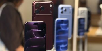 Android từng bỏ khẩu độ thay đổi, iPhone 18 Pro lại đưa tính năng này trở lại